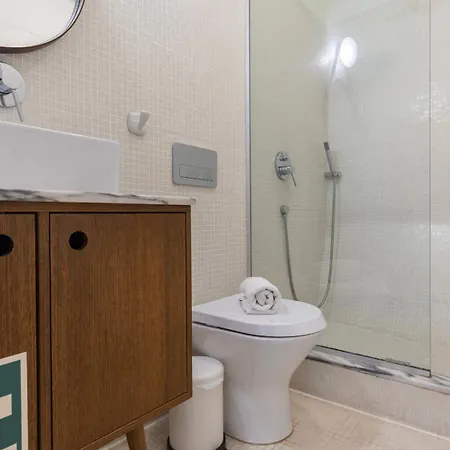 Vintage With Castle View By Lovelystay * 리스본