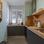 Vintage With Castle View By Lovelystay Apartment