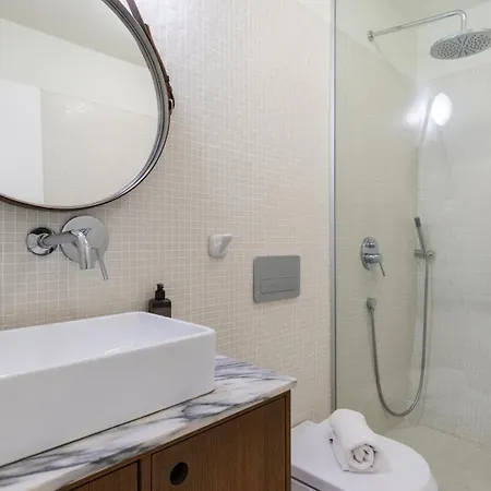 Vintage With Castle View By Lovelystay Apartment