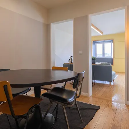 Vintage With Castle View By Lovelystay Lissabon