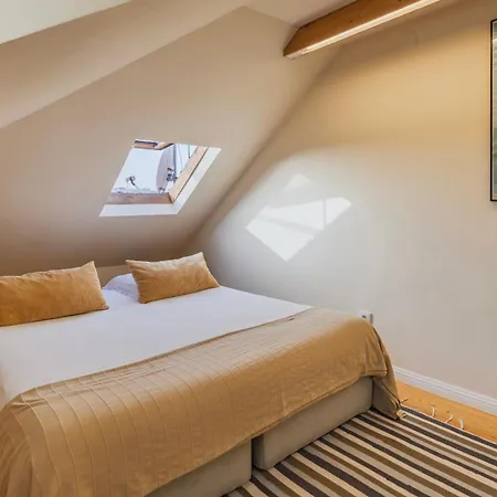Charming Duplex With Castle View By Lovelystay *