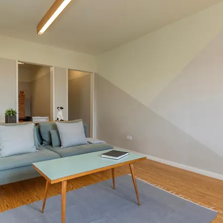 公寓 Vintage With Castle View By Lovelystay