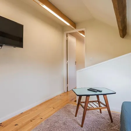 公寓 Vintage With Castle View By Lovelystay