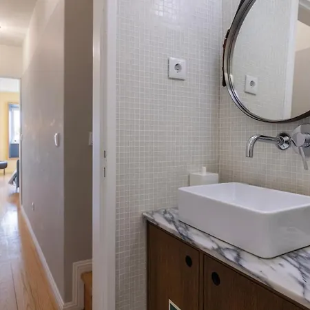 Vintage With Castle View By Lovelystay アパート