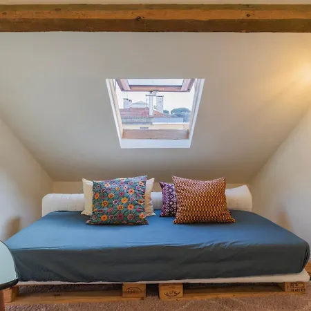 Vintage With Castle View By Lovelystay Apartmán *